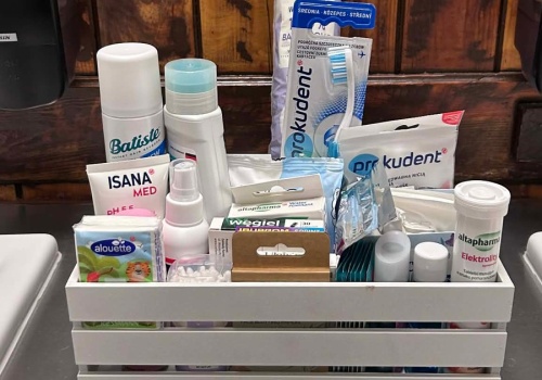 Wydałam prawie 300 zł na weselny koszyk ratunkowy. Zawartość poruszyła jedną z gościń