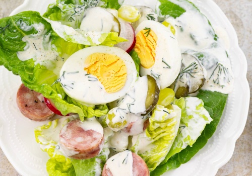 Sałatka z białą kiełbasą