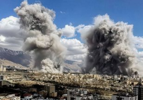 Dwie wojny Izraela. Chce rozprawić się z wrogami na swoich zasadach