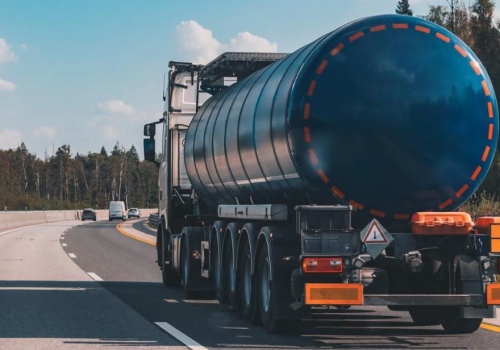 Rząd wprowadza tymczasowe zmiany dla kierowców cystern. Ma to zabezpieczyć dostawy paliw