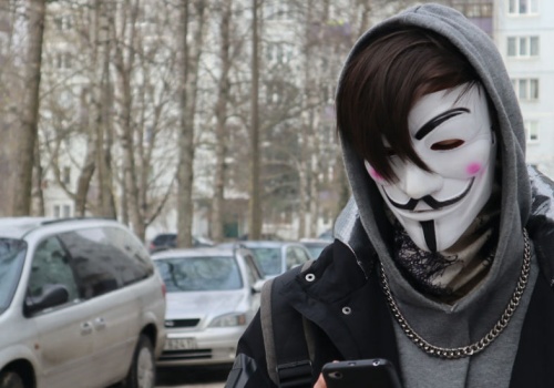 Kto dzwoni z tego kierunkowego? Kiedy nie odbierać i jak działają oszuści