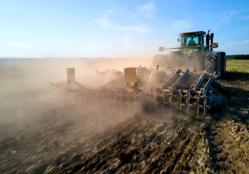 Zaorała dzierżawione pole i obsiała je pszenżytem. Rolnik walczy w sądzie