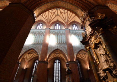 Dach zabytkowej katedry w Pelplinie wymaga remontu; diecezja szuka środków