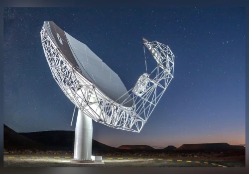 Kosmiczna latarnia morska. Sygnał, który dotarł do Ziemi ma 8 mld lat