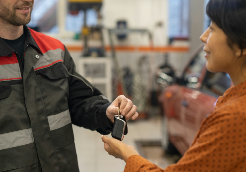 Cena usługi w warsztacie to nie tylko czas pracownika. Jak wymagania prawne podnoszą koszt naprawy samochodu?