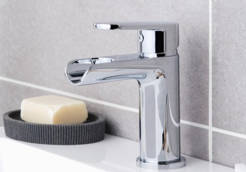 Chcesz mieć lśniące krany w łazience? Wystarczy dodać kilka kropel do wody. Będą błyszczeć