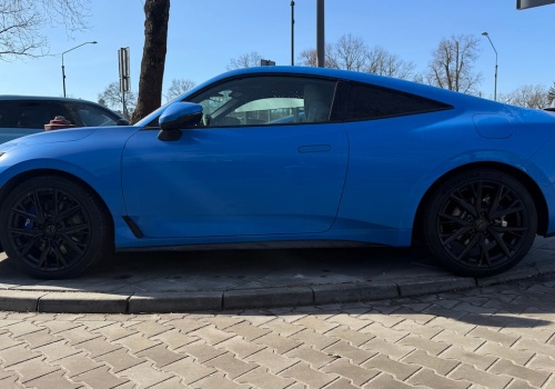 Kosztuje tyle co rodzinny SUV Hondy, a na drodze robi wrażenie. Spalanie? 5,2 l na 100 km