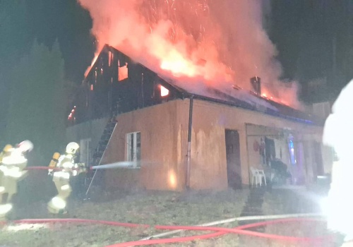 Wielogodzinna walka z żywiołem. Liczne zastępy straży pożarnej w nocnej akcji