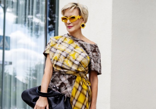 Bluzki w stylu Audrey Hepburn znów na topie. Ten dekolt robi 