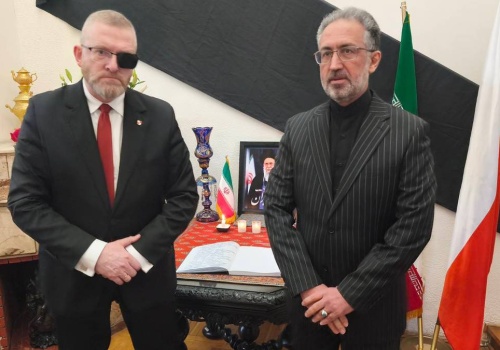 Grzegorz Braun pojawił się w ambasadzie Iranu. 