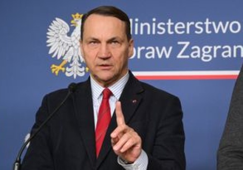 Ewakuacja Polaków. Sikorski podał najnowsze dane
