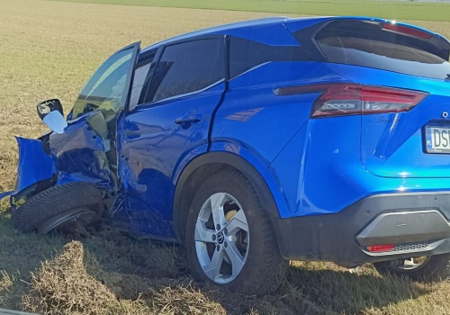 Zderzenie osobówek na drodze wojewódzkiej 374