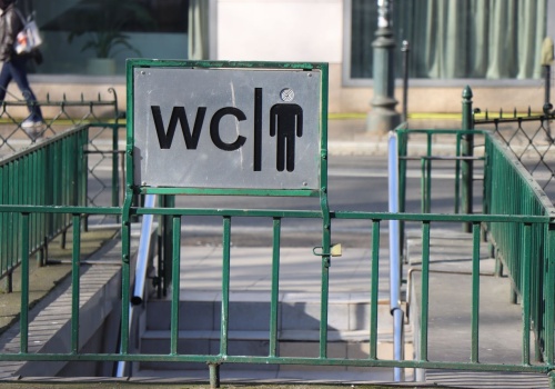 Gdzie są toalety w Krakowie? Mapa miejskich szaletów ułatwia ich znalezienie