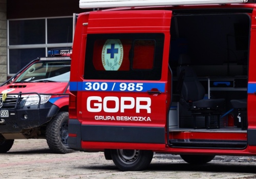 Oblodzenia na szlakach w Beskidach. GOPR ostrzega turystów