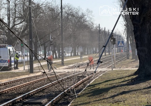 Ciężarówka zerwała sieć trakcyjną na Pradze-Północ. Naprawa potrwa co najmniej do końca dnia