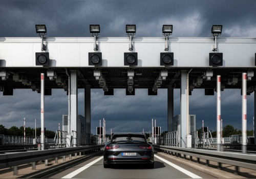 Oszustwo związane z samochodami elektrycznymi: Najpierw nacisk na samochody elektryczne, a potem brutalny cios podatkowy