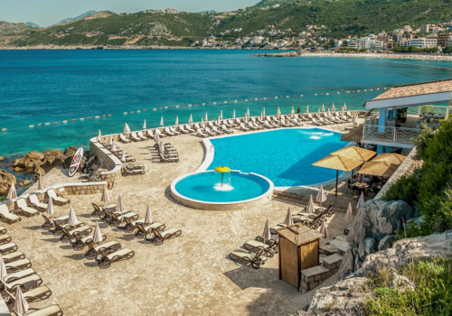 Odkryj Czarnogórę 🌊⛰️ Świetnie oceniane hotele nad Adriatykiem na urlop i city break 🏖️☀️