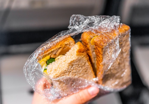 5 tys. funtów kary za ser w walizce. Czego nie wolno przewozić?