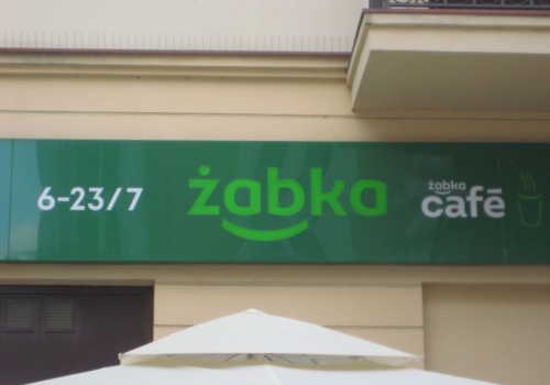 Szlachta nie gotuje. Kontrowersyjna promocja na obiady po 7,99 zł w Żabce