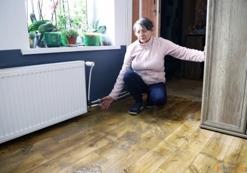 Zalane mieszkanie przy Królowej Jadwigi i walka z ZLiBK. 70-latka dwukrotnie odrzuciła propozycję lokalu zamiennego