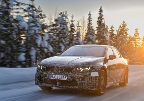 Nowe BMW i3 Neue Klasse: Oficjalne dane techniczne i finałowy szlif w Arktyce