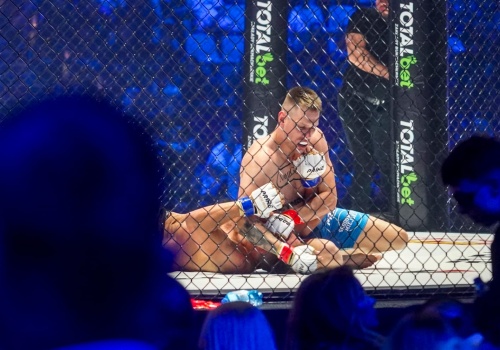 Patostreamerzy pod lupą KRRiT. Słona kara za transmisje Prime MMA