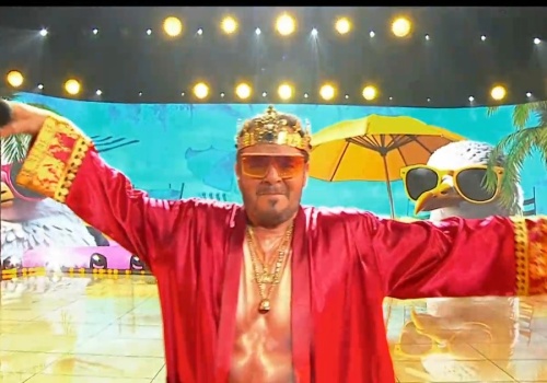 Piotr Pręgowski wystąpił na preselekcjach do Eurowizji. Internauci nie zostawili na nim suchej nitki: kabaret