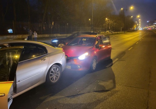 Wjechała mu w samochód Golfem, zostawiła numer a potem jej ojciec miał pretensje