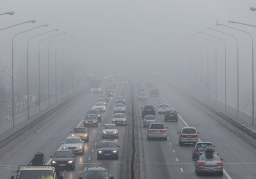 IMGW ostrzega. Gęste mgły i szadź utrudnią ruch w całym kraju