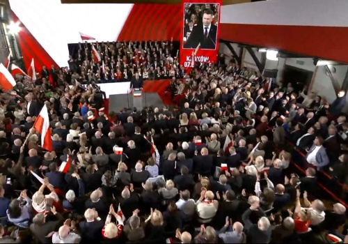 Jedni gratulują wieszcząc zwycięstwo, inni piszą o „dzbanie roku”. Komentarze po ogłoszeniu kandydata PiS na premiera