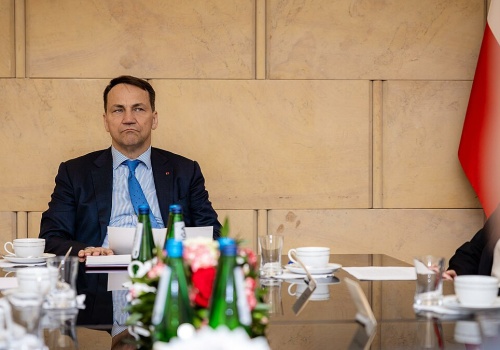 Sikorski o Czarnku: „Kandydat na premiera Afganistanu”