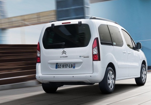 Dla rodziny z małym dzieckiem? Tylko Citroën Berlingo, bo wózek włożysz bez składania