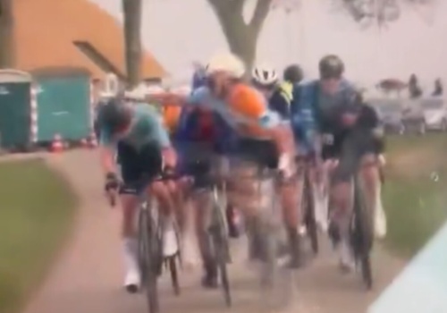 Drużyna Kolarska NSN przeprasza za rowerzystę, który uderzył rywala w głowę