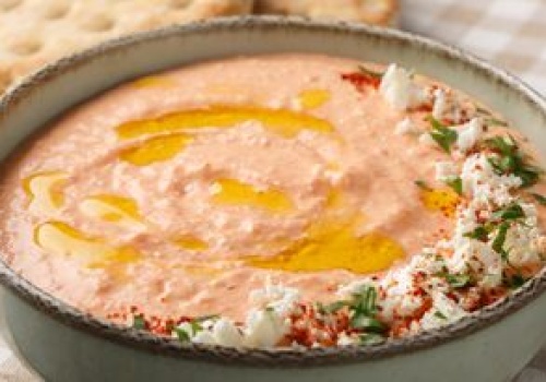 Żadna pasta jajeczna czy hummus. Koniecznie spróbuj tego greckiego smarowidła na pieczywo