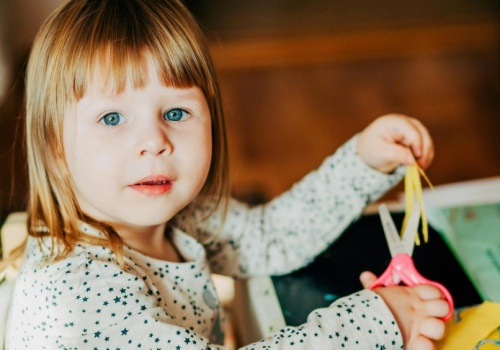 Kiedy zacząć rozmawiać z dzieckiem o pieniądzach? Tata przekonuje, że w wieku 4 lat