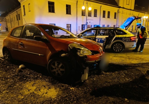 Na łuku jezdni pojechał prosto. Pijany kierowca narozrabiał w centrum Lublina