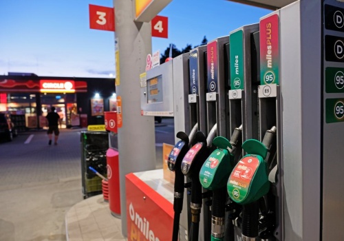 Niemcy masowo tankują w Polsce. Celnicy polują na 