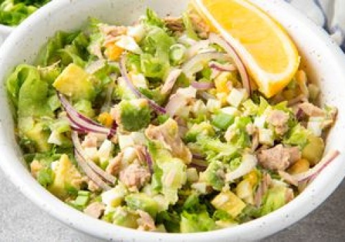 Pokrój w kosteczkę i wymieszaj z jajkami. Po pierwszym kęsie zapomnisz o innych sałatkach