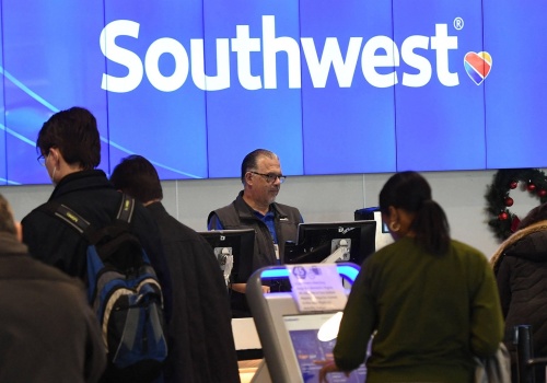 Koniec z AI w powietrzu? Pierwszy przewoźnik zakazuje nowoczesnych okularów