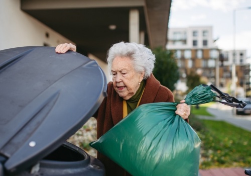 Kto jest zwolniony z opłaty za śmieci? Sprawdź, zanim zapłacisz pełną stawkę