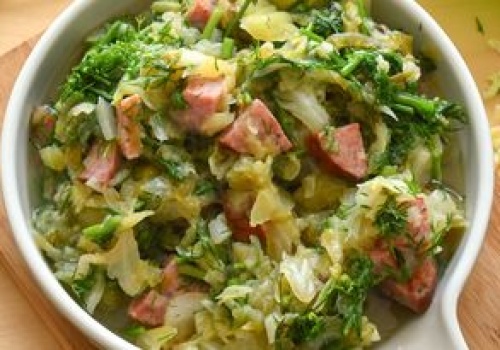 Przez całą wiosnę robię młodą kapustę na gęsto. Im mniej dodatków, tym lepszy smak