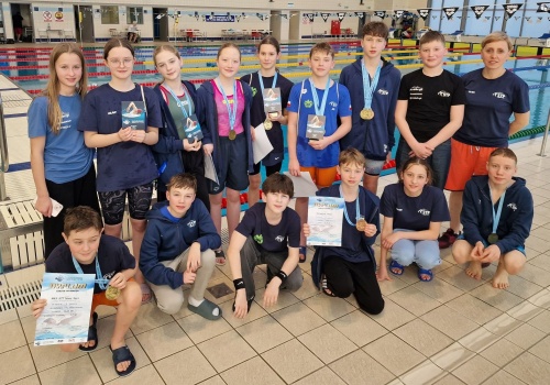 Dominacja sądeckich pływaków! MKS STP Nowy Sącz rozbił konkurencję w Oświęcimiu