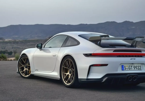 Kupił nowe Porsche 911 GT3. W schowku znalazł ślad, który uruchomił pozew