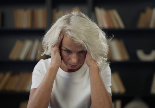 Menopauza to nie tylko uderzenia gorąca. Nowe badania pokazują, jak zmienia mózg