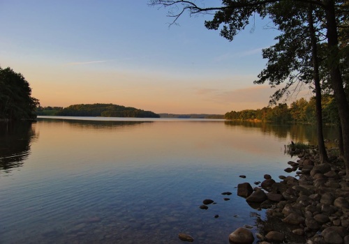 W tym jeziorze można byłoby zanurzyć Hyperiona. Jest najgłębsze w Polsce