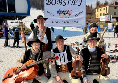 Góralski bobslej Martynków ozdobą Zjazdu „Po naszymu”