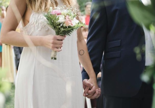 Kiedy ślub, kiedy dziecko i ile żyjemy? Nowe dane GUS rysują portret statystycznej Polki i Polaka