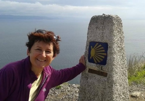 Kobieta na szlaku żółtej muszli