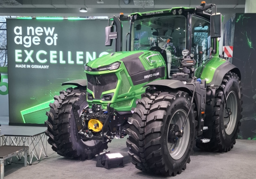 Seria ciągników Deutz-Fahr 8 o potężnej mocy. Jakie wyposażenie?