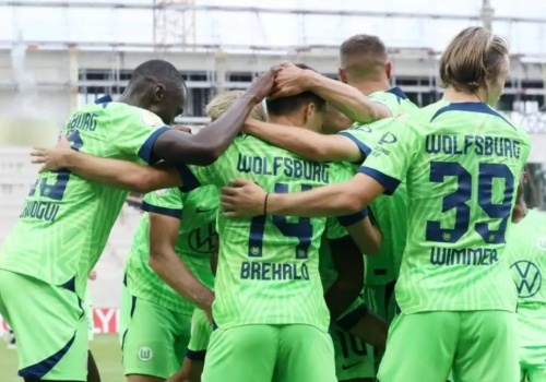Osiem meczów bez wygranej. VfL Wolfsburg rozstaje się z Danielem Bauerem